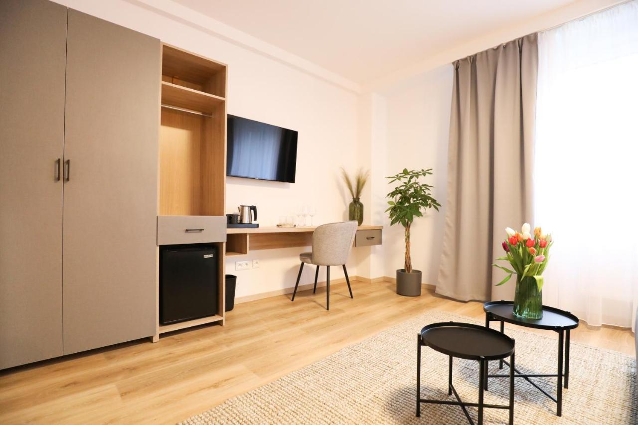 Dubno Eat & Sleep Hotel Nova Dubnica ภายนอก รูปภาพ