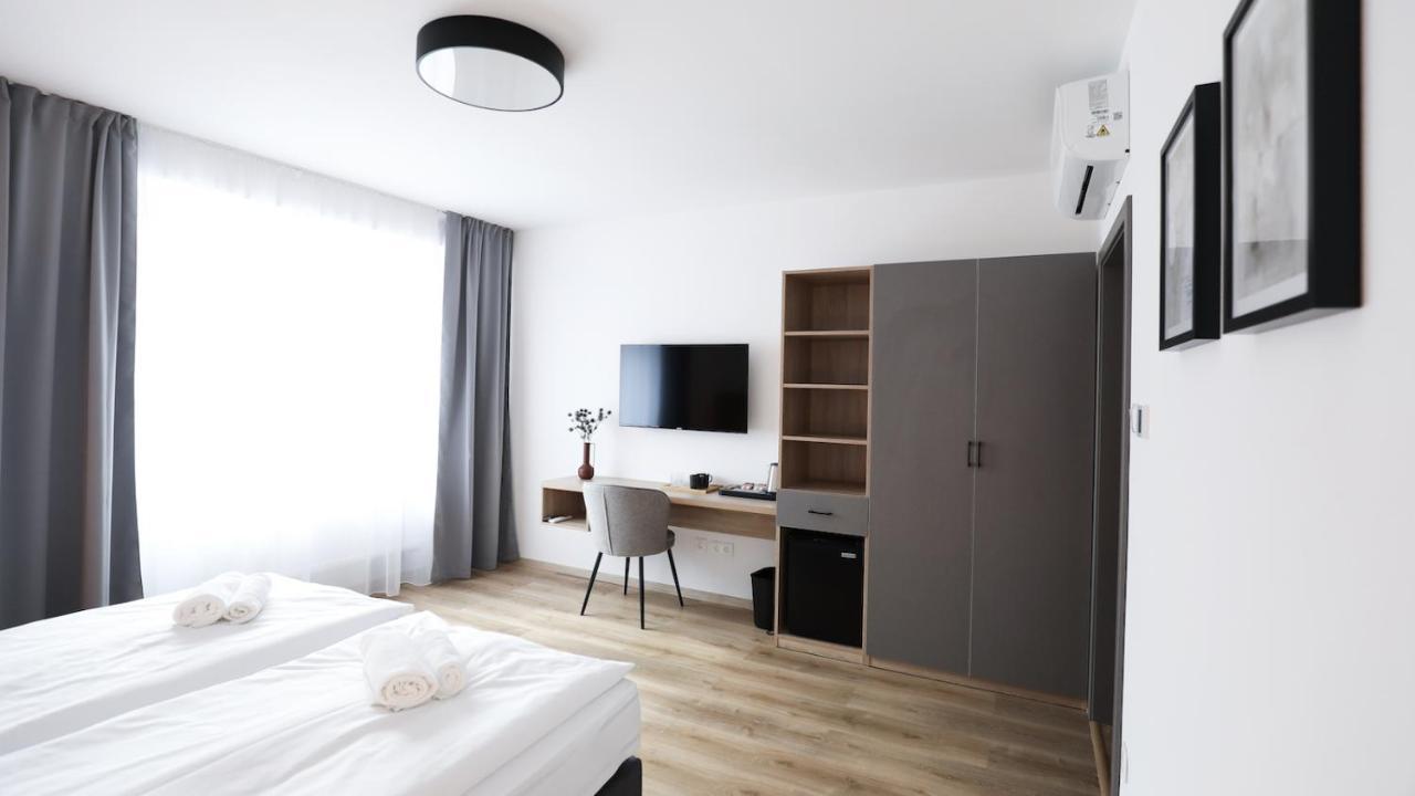 Dubno Eat & Sleep Hotel Nova Dubnica ภายนอก รูปภาพ