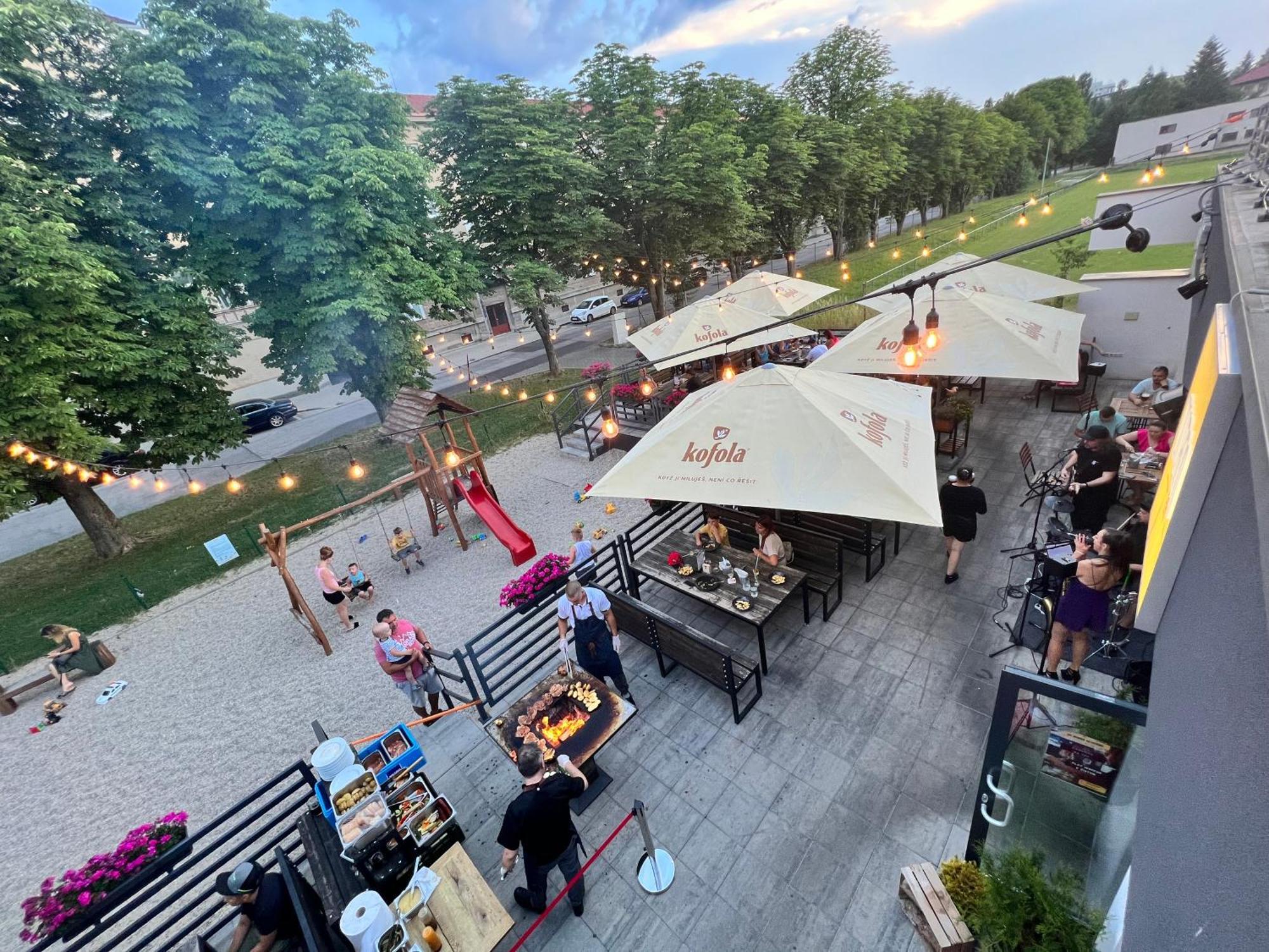 Dubno Eat & Sleep Hotel Nova Dubnica ภายนอก รูปภาพ